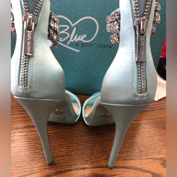 NWT  Blue by BETSEY JOHNSON SB-MARRY Blue Satin Rhinestone Heels Shoes 6 1/2 - Picture 3 of 4